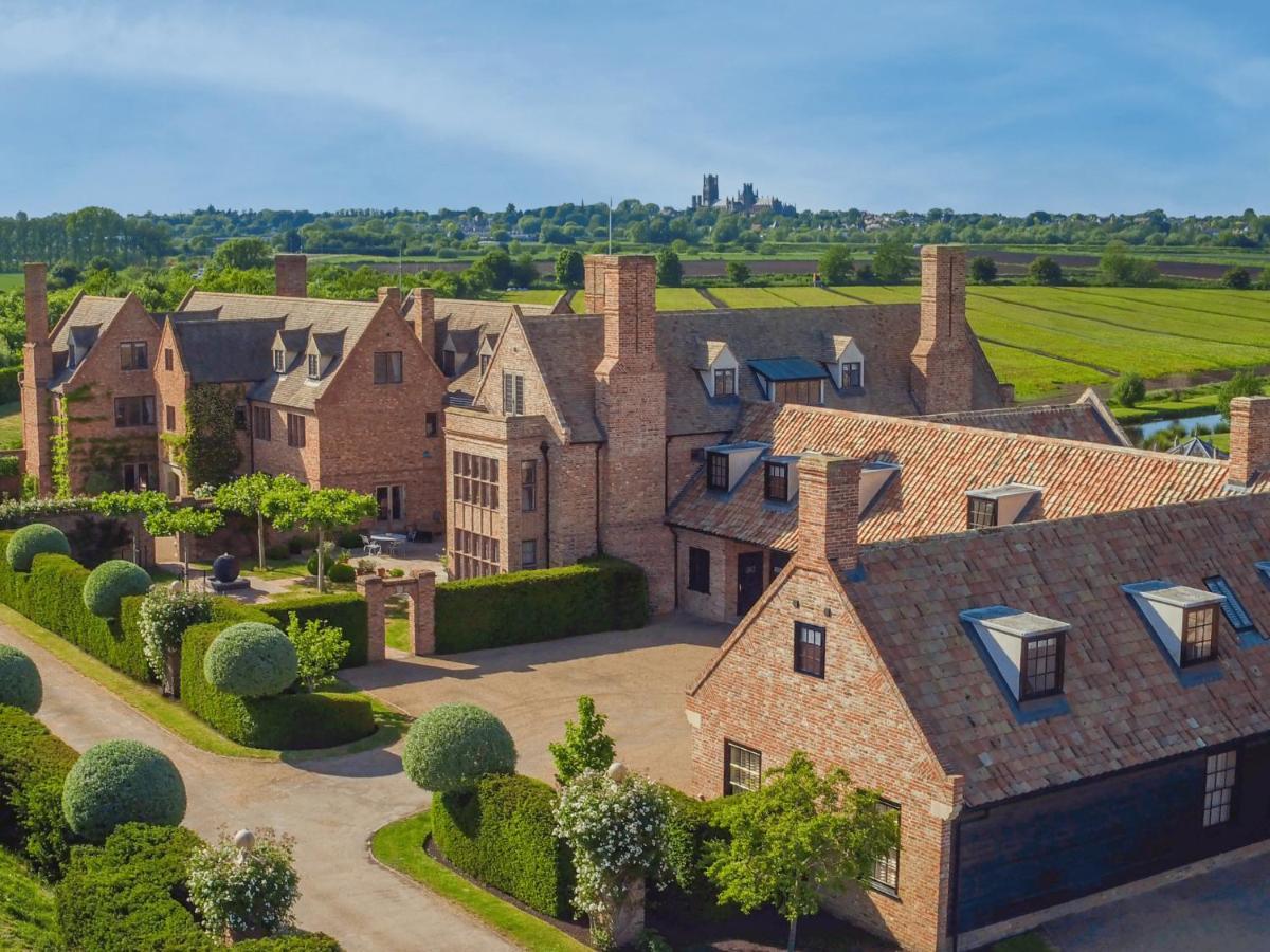 The Old Hall Ely Buitenkant foto